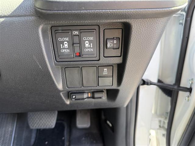 ステップワゴン ｅ：ＨＥＶエアー　前後誤発進抑制　パワーステアリング　両側Ｐスライドドア　助手席エアバッグ　１オ－ナ－　サイドカーテンエアバック　パーキングセンサー　ＬＥＤヘッドランプ　クルコン　禁煙　エアコン（10枚目）