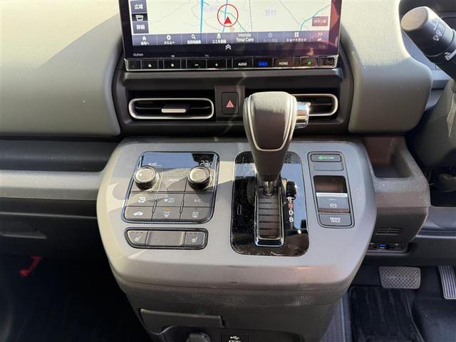 フリード e:HEVクロスター ワンオーナー ETC装備 Sヒーター 衝突軽減ブレーキシステム 禁煙車 オートエアコン バックモニター LEDライト パーキングセンサー スマートキー クルーズコントロール(9枚目)