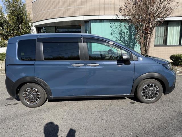 フリード e:HEVクロスター ワンオーナー ETC装備 Sヒーター 衝突軽減ブレーキシステム 禁煙車 オートエアコン バックモニター LEDライト パーキングセンサー スマートキー クルーズコントロール(14枚目)