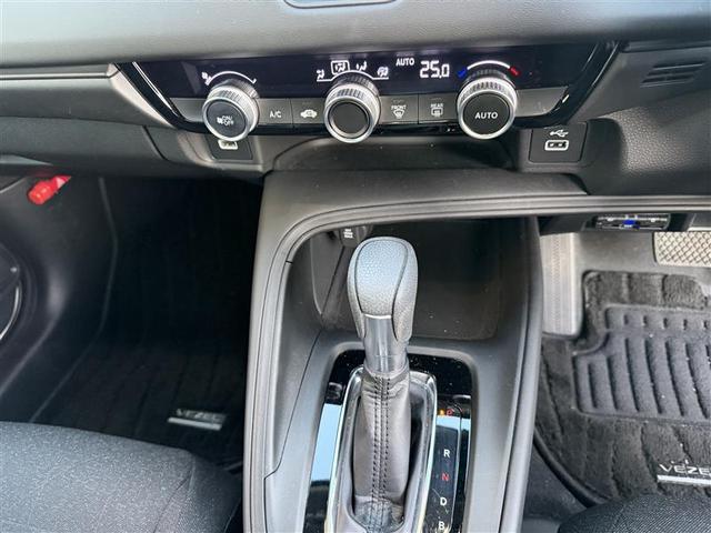 オートエアコン装着車で車内はいつも快適です。