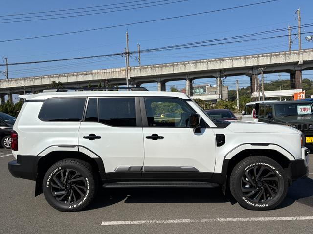 ランドクルーザー２５０ ＶＸ　モデリスタパーツ（フロントバンパーガード／フロントアンダーカバー／リアバンパーガーニッシュ／シグネチャーイルミ／オーバーフェンダー／２０インチＡＷ／インテリアイルミほか）／サンルーフ／黒レザー（6枚目）