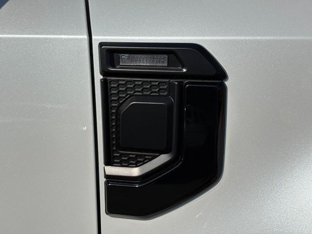 ランドクルーザー２５０ ＶＸ　モデリスタパーツ（フロントバンパーガード／フロントアンダーカバー／リアバンパーガーニッシュ／シグネチャーイルミ／オーバーフェンダー／２０インチＡＷ／インテリアイルミほか）／サンルーフ／黒レザー（21枚目）