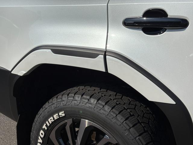 ランドクルーザー２５０ ＶＸ　モデリスタパーツ（フロントバンパーガード／フロントアンダーカバー／リアバンパーガーニッシュ／シグネチャーイルミ／オーバーフェンダー／２０インチＡＷ／インテリアイルミほか）／サンルーフ／黒レザー（23枚目）