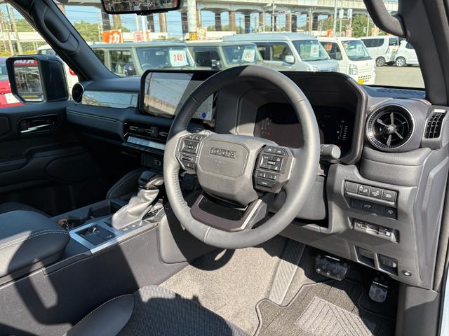 ランドクルーザー２５０ ＶＸ　モデリスタパーツ（フロントバンパーガード／フロントアンダーカバー／リアバンパーガーニッシュ／シグネチャーイルミ／オーバーフェンダー／２０インチＡＷ／インテリアイルミほか）／サンルーフ／黒レザー（32枚目）