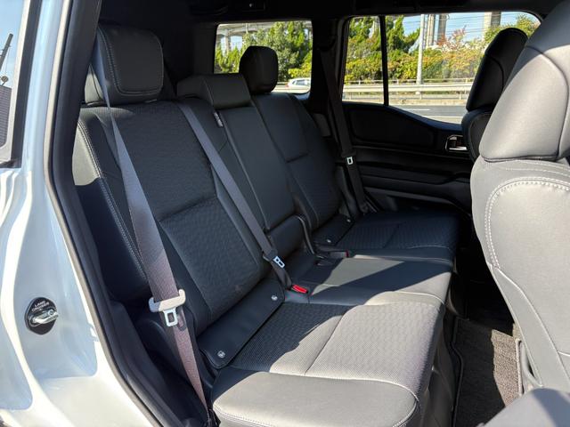 ランドクルーザー２５０ ＶＸ　モデリスタパーツ（フロントバンパーガード／フロントアンダーカバー／リアバンパーガーニッシュ／シグネチャーイルミ／オーバーフェンダー／２０インチＡＷ／インテリアイルミほか）／サンルーフ／黒レザー（35枚目）