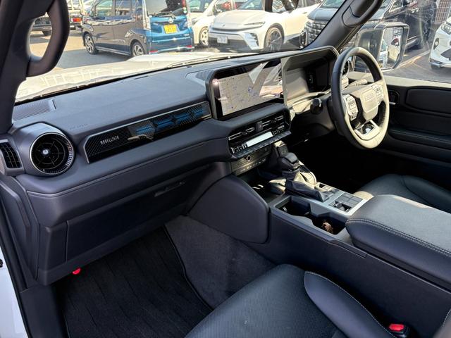 ランドクルーザー２５０ ＶＸ　モデリスタパーツ（フロントバンパーガード／フロントアンダーカバー／リアバンパーガーニッシュ／シグネチャーイルミ／オーバーフェンダー／２０インチＡＷ／インテリアイルミほか）／サンルーフ／黒レザー（37枚目）