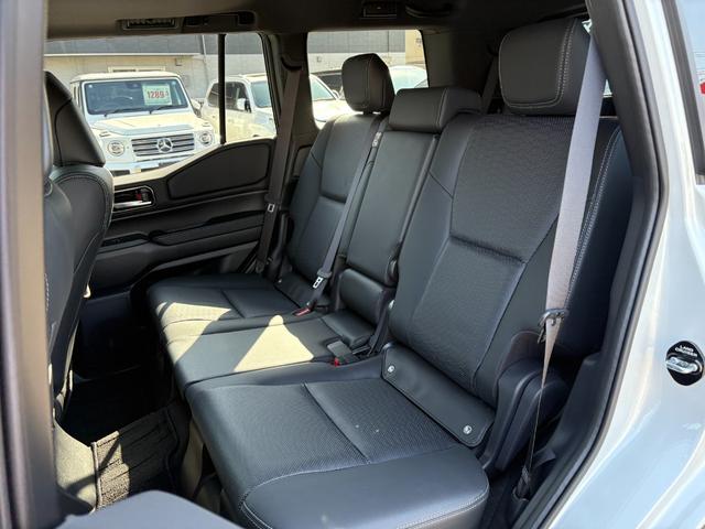 ランドクルーザー２５０ ＶＸ　モデリスタパーツ（フロントバンパーガード／フロントアンダーカバー／リアバンパーガーニッシュ／シグネチャーイルミ／オーバーフェンダー／２０インチＡＷ／インテリアイルミほか）／サンルーフ／黒レザー（40枚目）