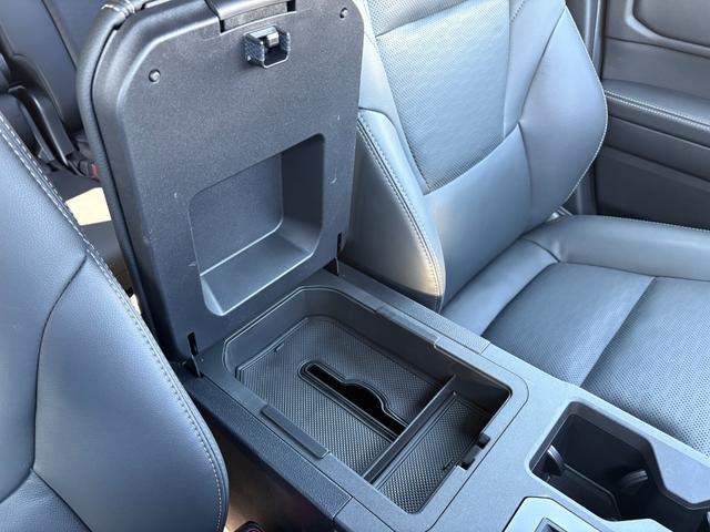 ランドクルーザー２５０ ＶＸ　モデリスタパーツ（フロントバンパーガード／フロントアンダーカバー／リアバンパーガーニッシュ／シグネチャーイルミ／オーバーフェンダー／２０インチＡＷ／インテリアイルミほか）／サンルーフ／黒レザー（55枚目）