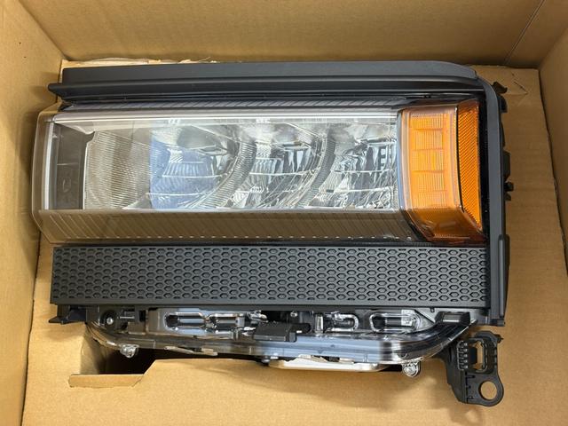 ランドクルーザー２５０ ＶＸ　モデリスタパーツ（フロントバンパーガード／フロントアンダーカバー／リアバンパーガーニッシュ／シグネチャーイルミ／オーバーフェンダー／２０インチＡＷ／インテリアイルミほか）／サンルーフ／黒レザー（73枚目）