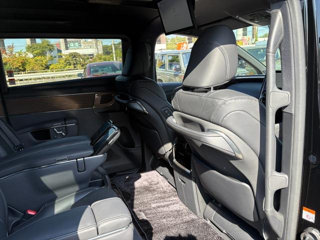 アルファードハイブリッド エグゼクティブラウンジ　モデリスタフルエアロ／ユニバーサルステップ／純正１９インチＡＷ／１４インチディスプレイオーディオＰｌｕｓ／コネクティッドナビ／フルセグＴＶ／全方位カメラ／パンテーラセキュリティ／ＪＢＬサウンド（28枚目）