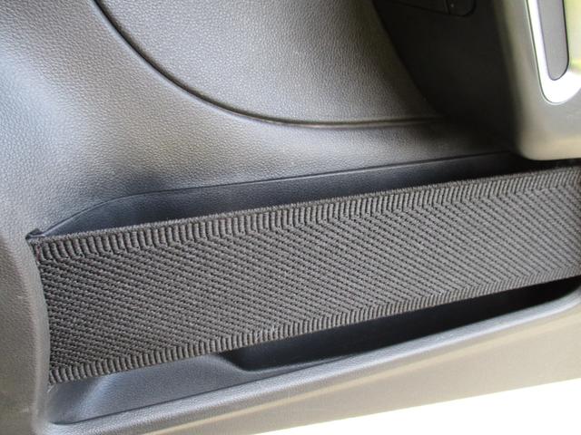 ザ・ビートル デザイン　ＥＴＣ　バックカメラ　ナビ　ＴＶ　オートクルーズコントロール　ＡＴ　キーレスエントリー　電動格納ミラー　アルミホイール　盗難防止システム　ＡＢＳ　ＣＤ　ミュージックプレイヤー接続可　エアコン（50枚目）