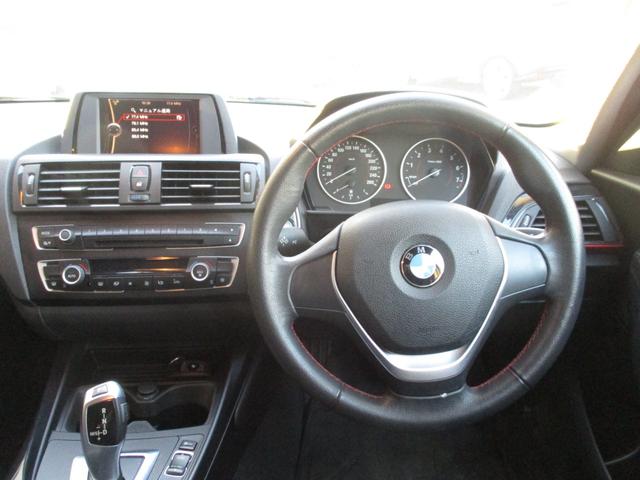 １シリーズ １１６ｉ　スポーツ　ＥＴＣ　アルミホイール　オートライト　ＨＩＤ　スマートキー　アイドリングストップ　ＡＴ　盗難防止システム　ＡＢＳ　ＥＳＣ　ＣＤ　ミュージックプレイヤー接続可　エアコン　パワーステアリング（2枚目）