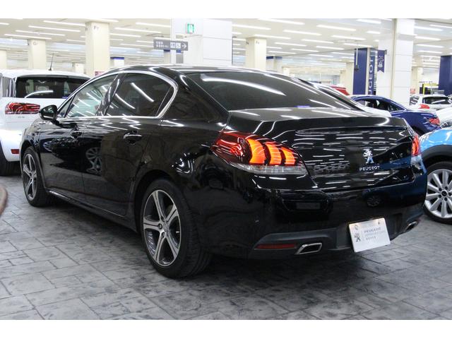GT ブルーHDi 禁煙車/認定中古車/1オーナー/SDナビTV/Bカメラ/ハーフ革S/シートH/Pシート/LEDヘッドライト/スマートキー/クリアランスソナー/ETC2.0/アルミ/CD/ブラインドスポット(7枚目)