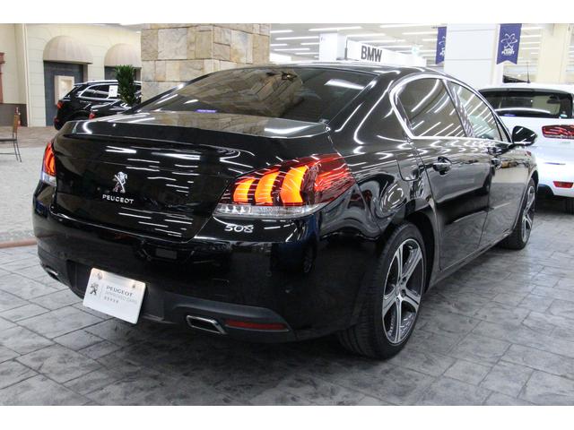 GT ブルーHDi 禁煙車/認定中古車/1オーナー/SDナビTV/Bカメラ/ハーフ革S/シートH/Pシート/LEDヘッドライト/スマートキー/クリアランスソナー/ETC2.0/アルミ/CD/ブラインドスポット(8枚目)