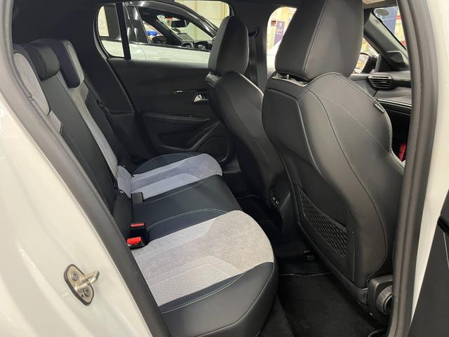 ２０８ ＧＴライン　禁煙／ＡＣＣ／衝突軽減Ｂ／ＡｐｐｌｅＣａｒｐｌａｙ／ＡｎｄｒｏｉｄＡｕｔｏ／ハーフ革Ｓ／ナビ／フルセグＴＶ／Ｂカメラ／車線逸脱警告／ＬＥＤヘッドライト／Ｂｌｕｅｔｏｏｔｈオーディオ／クリアランスソナー（11枚目）