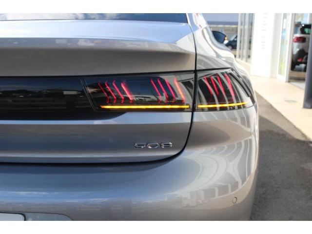 GT ブルーHDi 新車保証継承 登録済未使用車 ナッパレザーシート 純正ナビ ETC クルーズコントロール アップルカープレイ アンドロイドオート 電動テールゲート(15枚目)