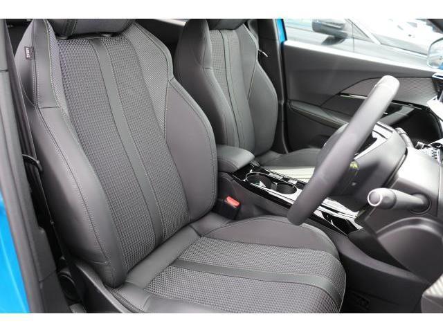 ｅ－２００８ ＧＴ　禁煙車／ＡＣＣ／衝突軽減Ｂ／ＡｐｐｌｅＣａｒＰｌａｙ／ＡｎｄｒｏｉｄＡｕｔｏ／バックカメラ／車線逸脱警告／シートＨ／Ｂｌｕｅｔｏｏｔｈオーディオ／クリアランスソナー（10枚目）