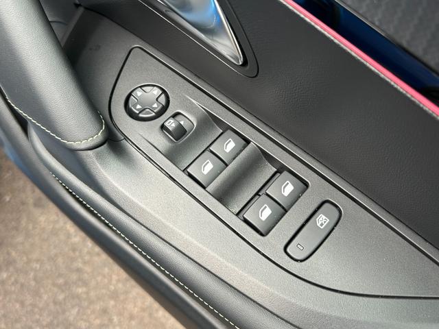PEUGEOT E-2008 GT