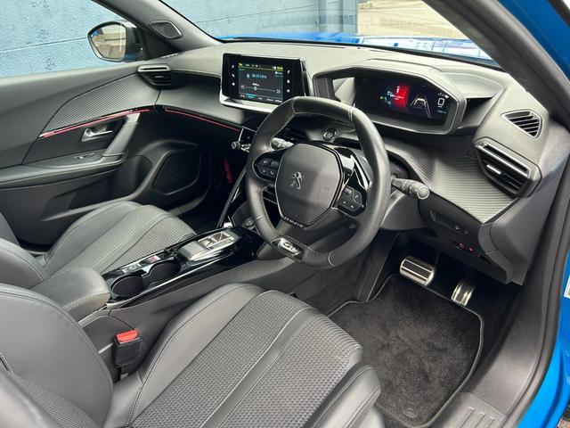 PEUGEOT E-2008 GT