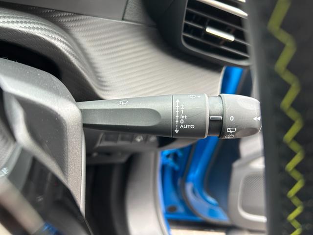 PEUGEOT E-2008 GT