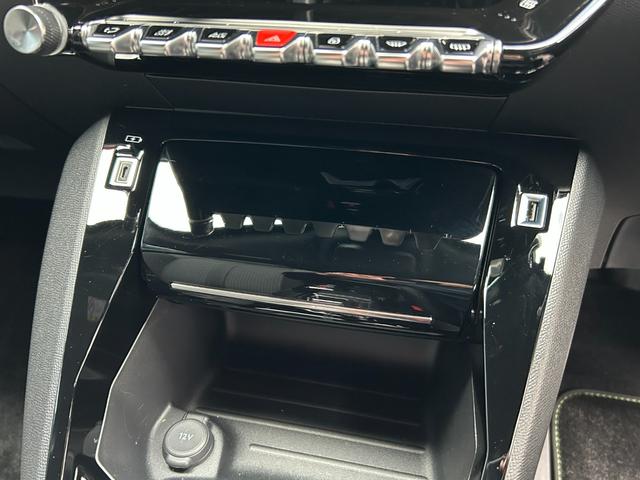 PEUGEOT E-2008 GT