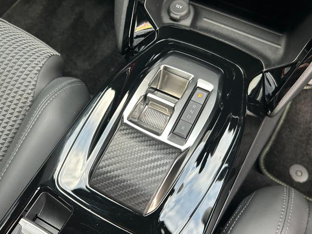 PEUGEOT E-2008 GT