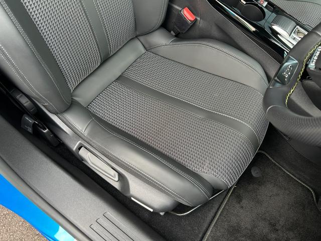 PEUGEOT E-2008 GT