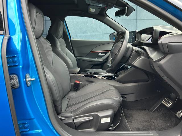 PEUGEOT E-2008 GT