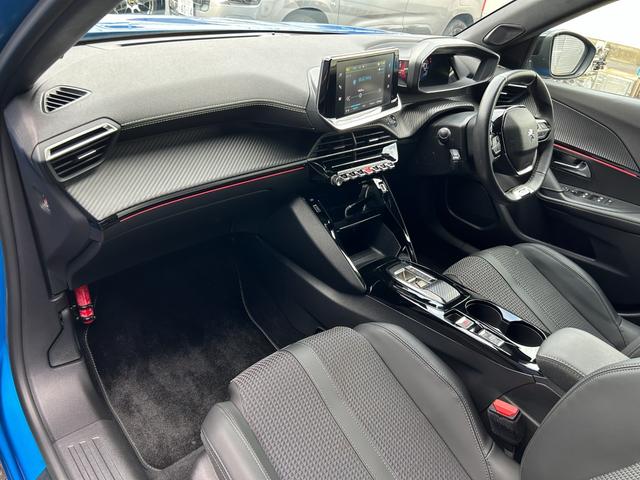 PEUGEOT E-2008 GT
