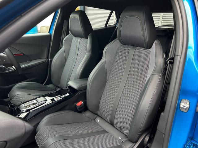 PEUGEOT E-2008 GT