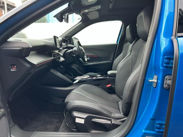 PEUGEOT E-2008 GT