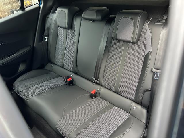 PEUGEOT E-2008 GT