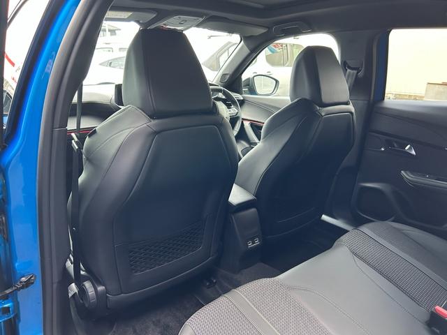 PEUGEOT E-2008 GT