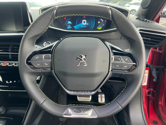 PEUGEOT E-2008 GT