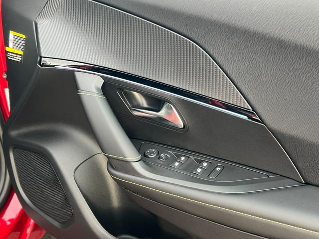 PEUGEOT E-2008 GT