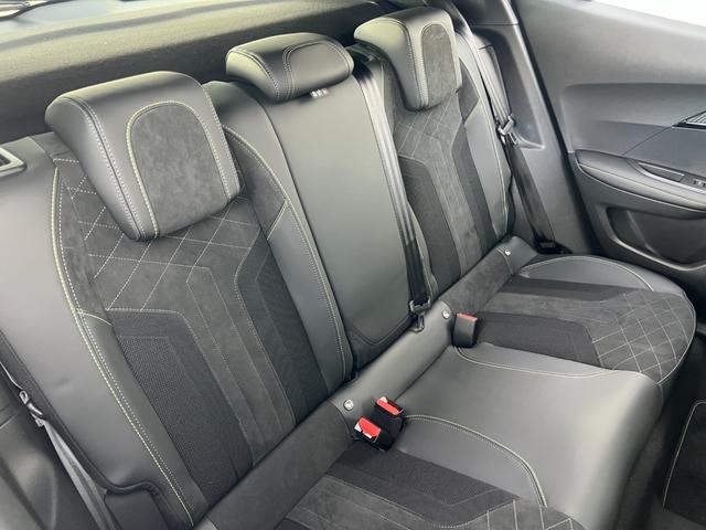PEUGEOT E-2008 GT