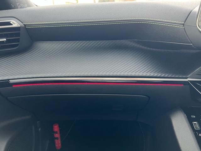 PEUGEOT E-2008 GT