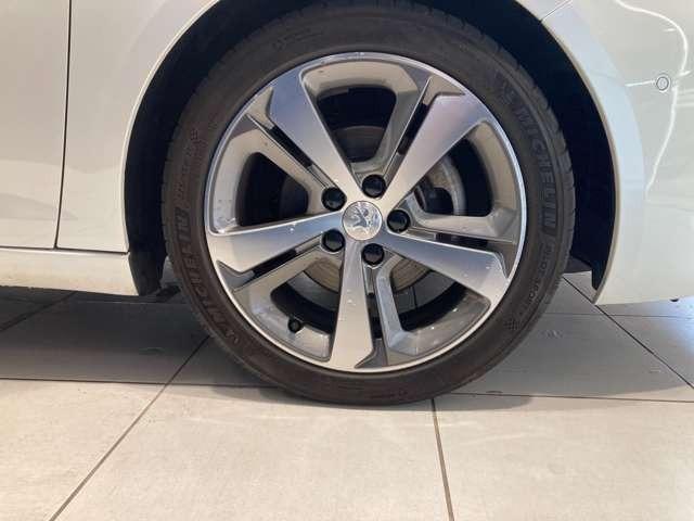 ３０８ アリュール　ブルーＨＤｉ　ディーゼルターボ　ディーゼルターボ　パノラマガラスルーフ　ＥＴＣ　コブラシフト　ＬＥＤヘッドライト　バックカメラ（8枚目）