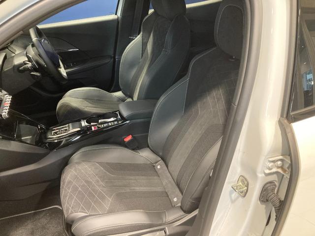 ２００８ ＧＴ　ブルーＨＤｉ　プレミアムエディション　電動ガラスサンルーフ　運転席電動シート　ＥＴＣ　運転席＆助手席シートヒーター付　新車保証継承　ワンオーナー　運転席パワーシート　ＬＥＤヘッドライ　バックカメラ　ディーゼルターボ（8枚目）