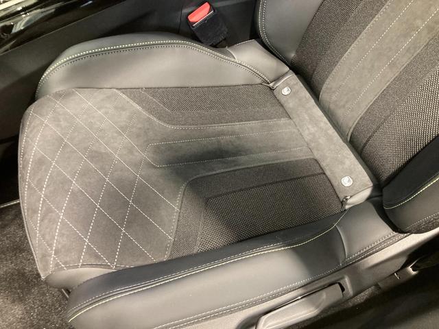 ２００８ ＧＴ　ブルーＨＤｉ　プレミアムエディション　電動ガラスサンルーフ　運転席電動シート　ＥＴＣ　運転席＆助手席シートヒーター付　新車保証継承　ワンオーナー　運転席パワーシート　ＬＥＤヘッドライ　バックカメラ　ディーゼルターボ（10枚目）