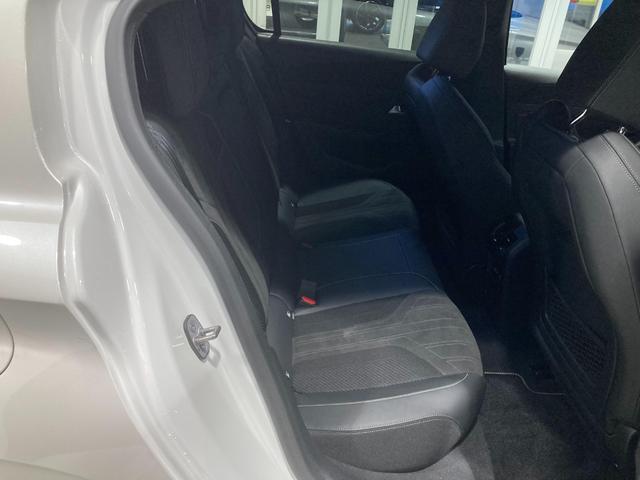 ３０８ ＧＴ　ブルーＨＤｉ　ディーゼルターボ　運転席パワーシート　運転席・助手席シートヒーター　ＡＤＡＳシステム　バックカメラ　ＬＥＤヘッドライト　ＥＴＣ　ＡｐｐｌｅＣａｒＰｌａｙ（11枚目）