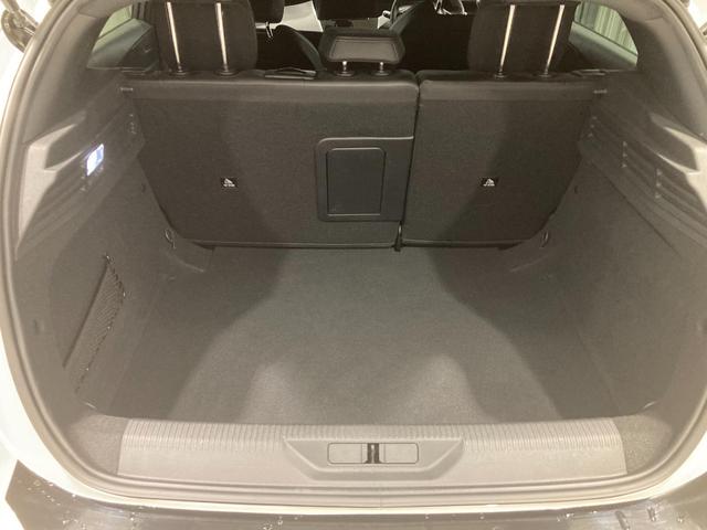 ３０８ ＧＴ　ブルーＨＤｉ　ディーゼルターボ　運転席パワーシート　運転席・助手席シートヒーター　ＡＤＡＳシステム　バックカメラ　ＬＥＤヘッドライト　ＥＴＣ　ＡｐｐｌｅＣａｒＰｌａｙ（13枚目）