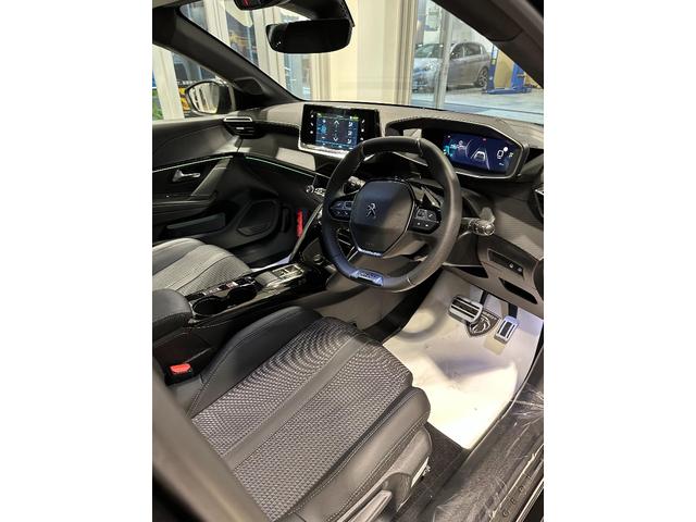 ｅ－２００８ ＧＴ　認定中古車　新車保証継承　サンルーフ　ＬＥＤヘッドライト　ＡｐｐｌｅＣａｒＰｌａｙ　バックカメラ　運転席・助手席シートヒーター（3枚目）
