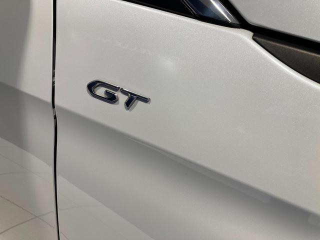 ３００８ ＧＴ　ブルーＨＤｉ　ディーゼルターボ　パワーバックドア　バックカメラ　ＥＴＣ　ＬＥＤヘッドライト　ディーゼルターボ　電動ガラスサンルーフ　運転席パワーシート　運転席・助手席シートヒーター　ＡｐｐｌｅＣａｒＰｌａｙ（6枚目）