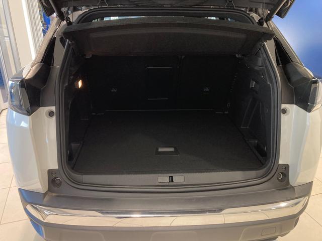 ３００８ ＧＴ　ブルーＨＤｉ　ディーゼルターボ　パワーバックドア　バックカメラ　ＥＴＣ　ＬＥＤヘッドライト　ディーゼルターボ　電動ガラスサンルーフ　運転席パワーシート　運転席・助手席シートヒーター　ＡｐｐｌｅＣａｒＰｌａｙ（12枚目）