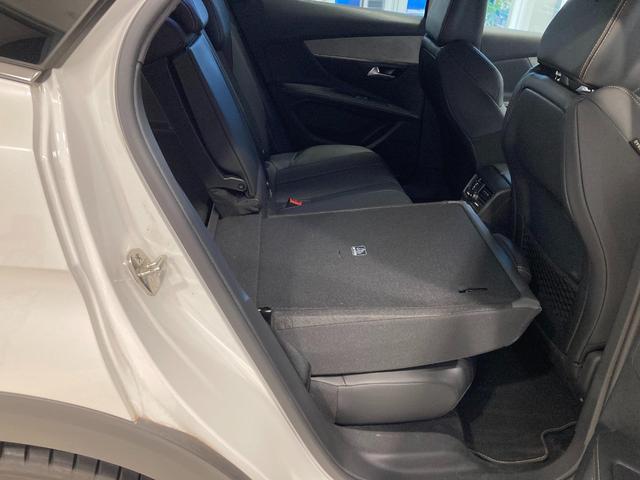 ３００８ ＧＴ　ブルーＨＤｉ　ディーゼルターボ　パワーバックドア　バックカメラ　ＥＴＣ　ＬＥＤヘッドライト　ディーゼルターボ　電動ガラスサンルーフ　運転席パワーシート　運転席・助手席シートヒーター　ＡｐｐｌｅＣａｒＰｌａｙ（14枚目）