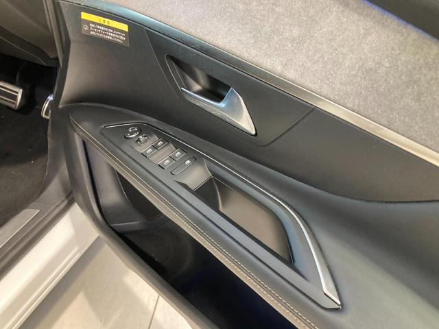 ３００８ ＧＴ　ブルーＨＤｉ　ディーゼルターボ　パワーバックドア　バックカメラ　ＥＴＣ　ＬＥＤヘッドライト　ディーゼルターボ　電動ガラスサンルーフ　運転席パワーシート　運転席・助手席シートヒーター　ＡｐｐｌｅＣａｒＰｌａｙ（17枚目）