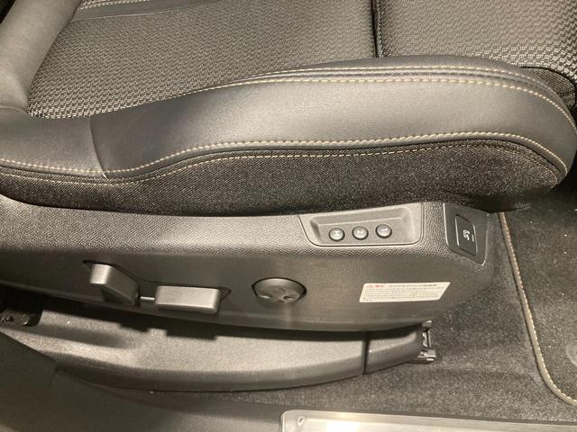 ３００８ ＧＴ　ブルーＨＤｉ　ブラックパック　ディーゼルターボ　レンターカーアップ　ＥＴＣ　純正ナビゲーション　バックカメラ　ガラスルーフ　ＡｐｐｌｅＣａｒＰｌａｙ　ディーゼルターボ　運転席・助手席シートヒーター　コブラシフト　パワーバックドア（33枚目）