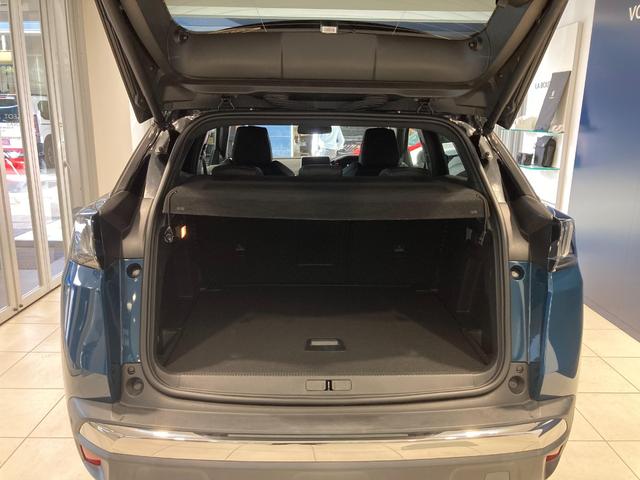 ３００８ ＧＴ　ブルーＨＤｉ　ディーゼルターボ　ＥＴＣ　純正ナビゲーション　ＡｐｐｌｅＣａｒＰｌａｙ　ディーゼルエンジン　バックカメラ　電動ガラスサンルーフ　運転席パワーシート　シートヒーター　ＬＥＤヘッドライト　パワーバックドア（11枚目）