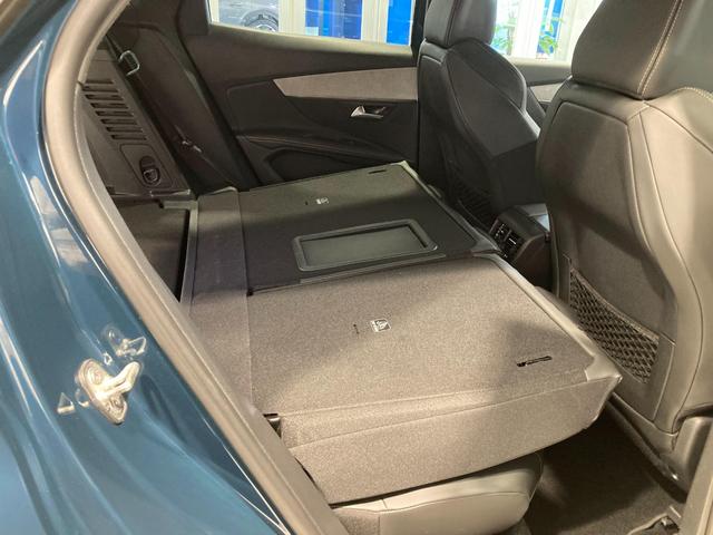 ３００８ ＧＴ　ブルーＨＤｉ　ディーゼルターボ　ＥＴＣ　純正ナビゲーション　ＡｐｐｌｅＣａｒＰｌａｙ　ディーゼルエンジン　バックカメラ　電動ガラスサンルーフ　運転席パワーシート　シートヒーター　ＬＥＤヘッドライト　パワーバックドア（14枚目）